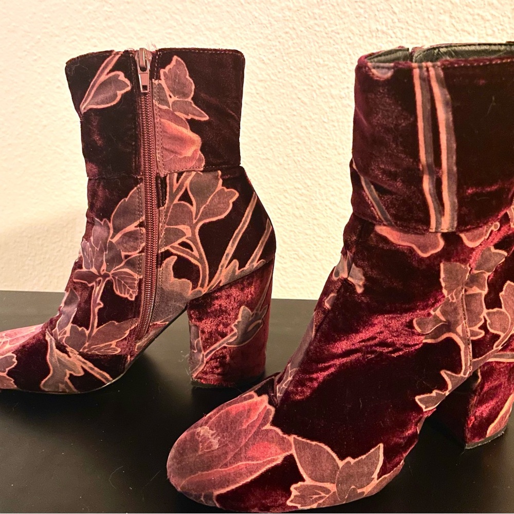Unique Steve Madden Vintage Velvet Floral Block Heel Boots